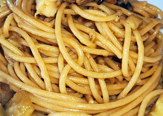 Spaghetti integrali pesto melanzane peperoni 520x371